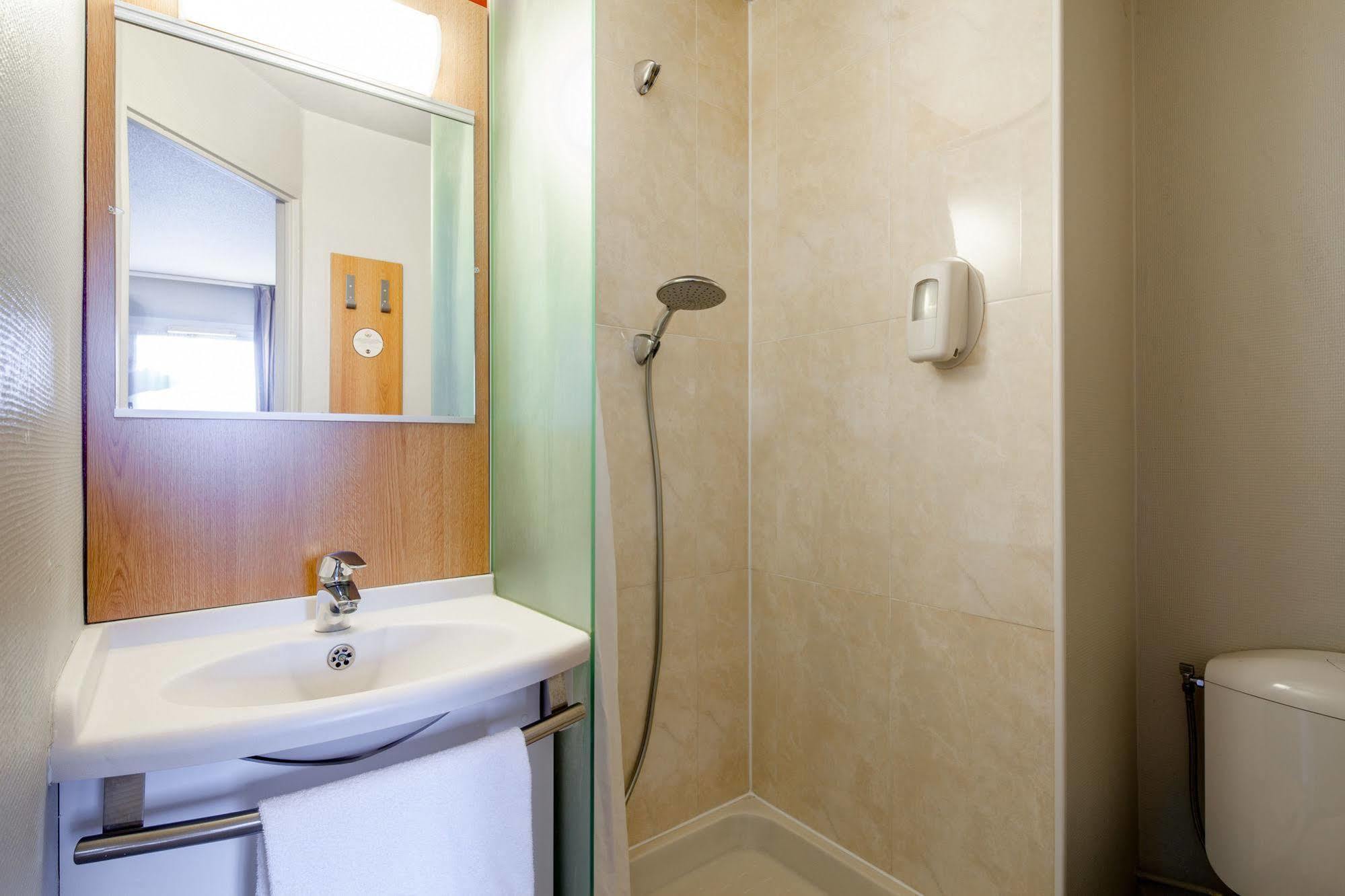 B&B Hotel Montlhery Linas Exteriér fotografie